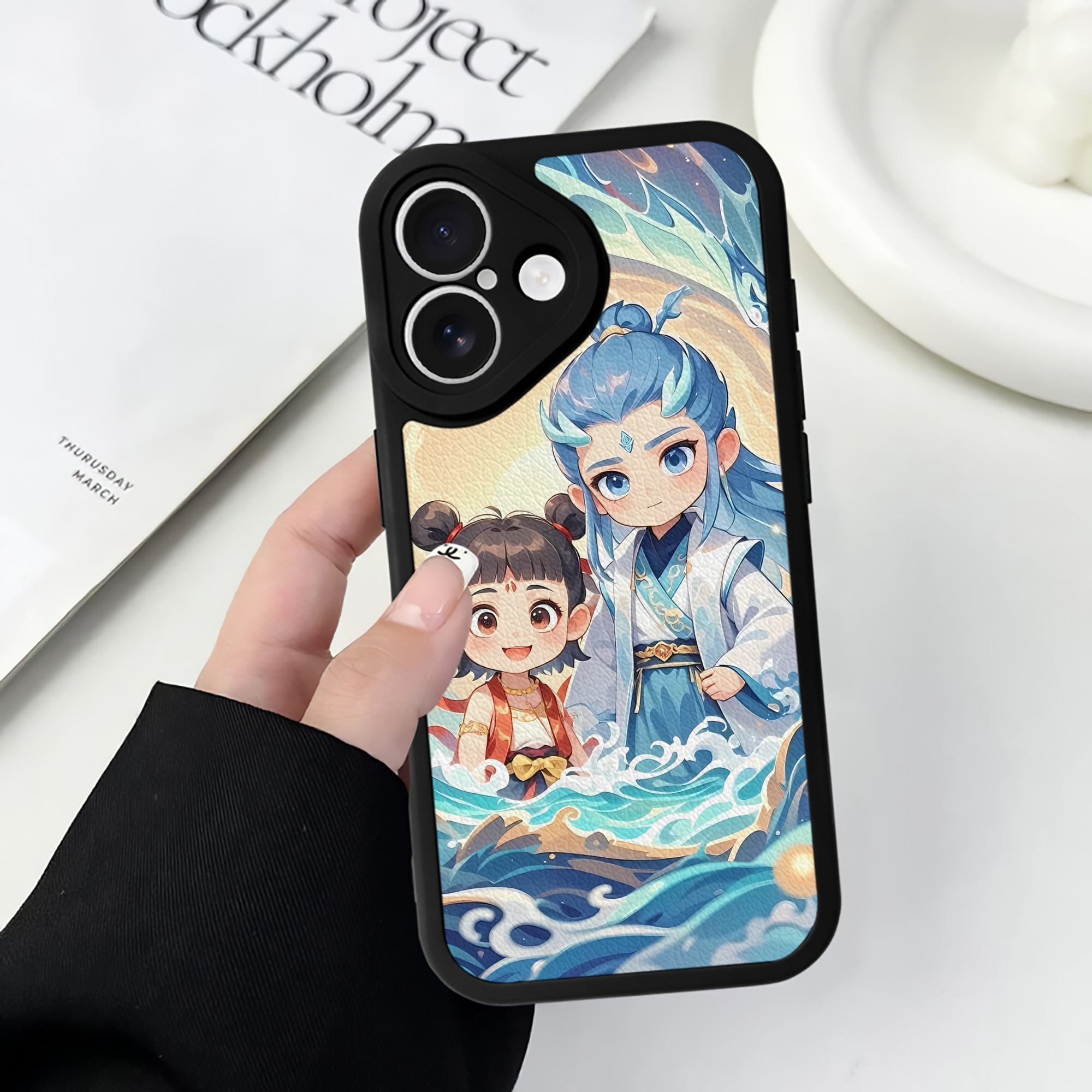 （画像用） Ne Zha 2 ナタ 魔童の大暴れ 【iPhone 16シリーズ対応】シリコンスマホケース（レザー調） 材質：シリコン